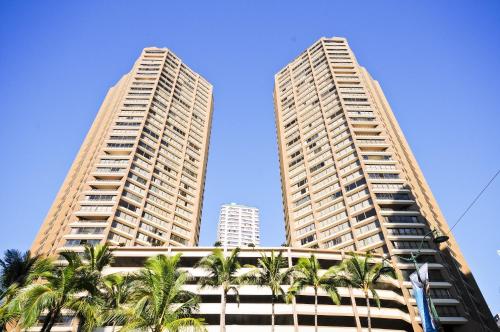 One Bedroom Condos with Lanai near Ala Wai Harbor - Perfect for 2 Guests