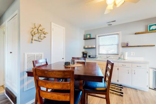 Dockside Daydreamin' in Nyugat-Ocean City