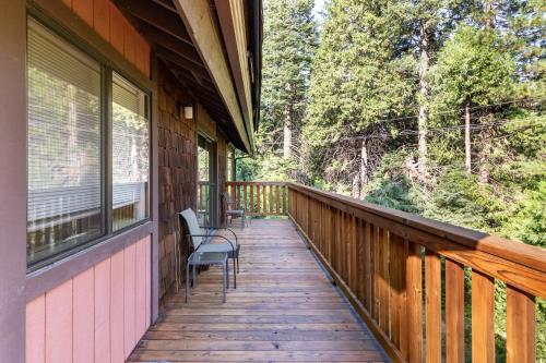 Yosemite Big Rock Cabin in ฟิชแคมป์ (CA)