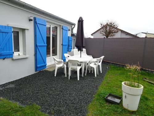 Pretty cottage near sandy beach in the Cotentin