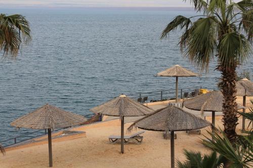 strand, Samarah Dead Sea Resort Studio-CP6 in Sowayma