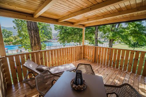 Premium Mobile Tree House with Thermal Riviera Tickets, Чатеж-об-Сави