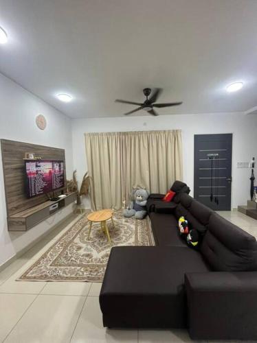 . Hadeerna Homestay - Double storey terrace