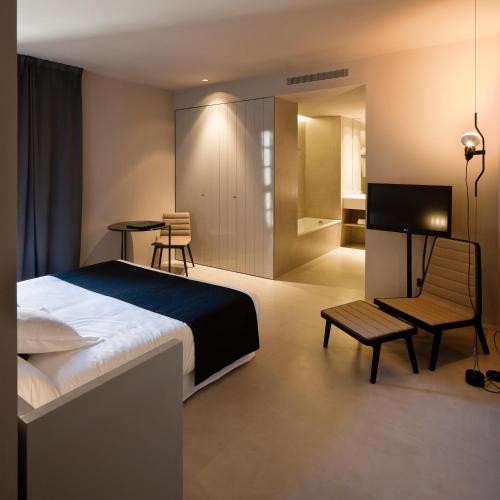 Superior Double or Twin Room image 7