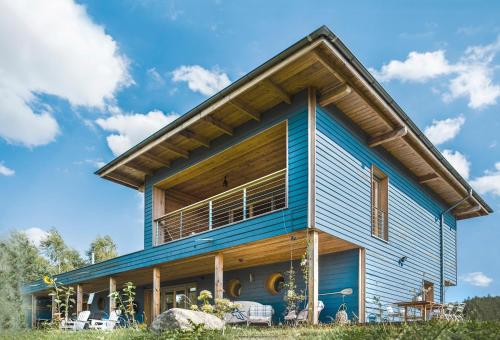 . Family Lodge for 13 guests, fireplace, lakeview, sauna, hot tube