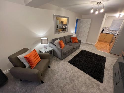 Cotswold apartment with private parking! 2