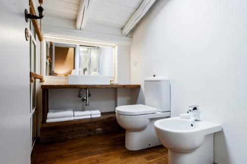 One-Bedroom Apartment - Split Level image 4