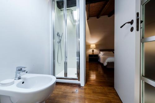 One-Bedroom Apartment - Split Level image 5