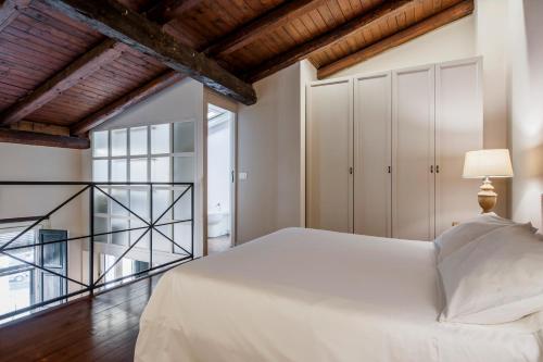One-Bedroom Apartment - Split Level image 7