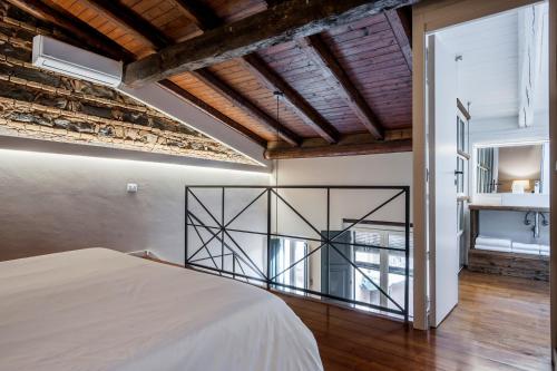 One-Bedroom Apartment - Split Level image 6