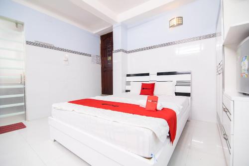 RedDoorz Plus near Ben Thanh Market