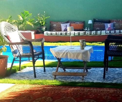 Chambre confortable dans une ambiance hôtel de charme avec piscine - Pension de famille - Saint-Louis