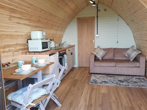 Achmeney Glamping larger than Average pod in 呵加利