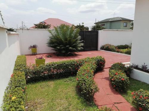 Lovely 3-bedroom house with beautiful compound