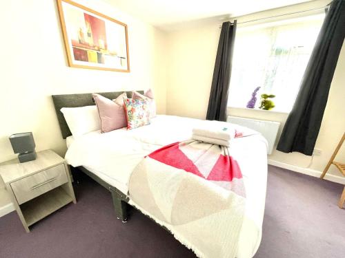 K&T Living Cheerful 4 Bed House+2 Parking Sleeps 8 gîte à louer Cambridge