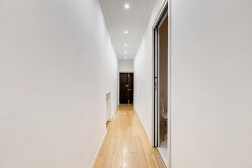 Trevi Fountain Modern Apartment, Рим (фото 9)