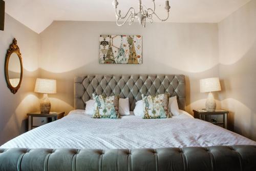 Whispering Place Georgian Grade II Sleeps 6 Adults 3 mins from Safari Park & Steam Train in Bewdley