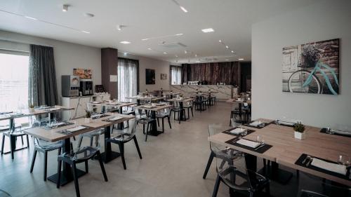 Ресторан, Building Hotel in Caivano