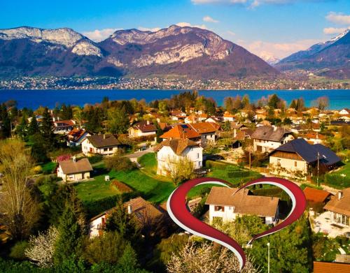 Maison proche du lac d Annecy avec grand jardin gîte à louer Cessenaz