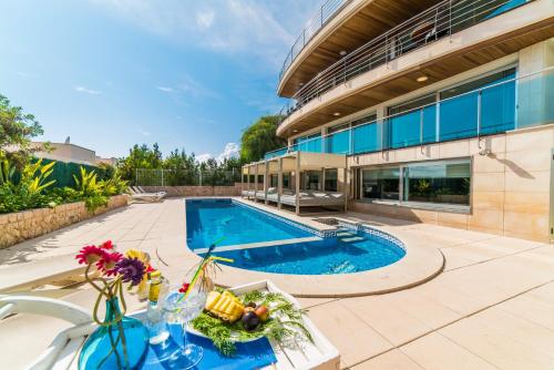 Ideal Property Mallorca - Villa Sammy - Tap to explore photos