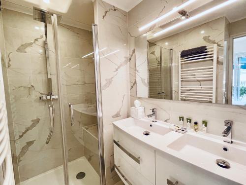 One-Bedroom Apartment image 9