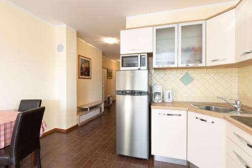 One-Bedroom Apartment image 10