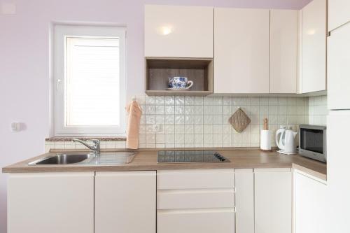 One-Bedroom Apartment image 10