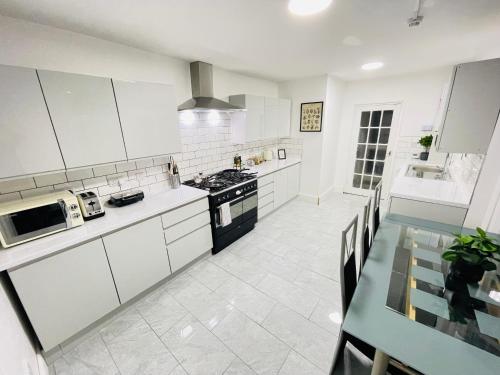 Leytonstone House - SleepyLodge 5