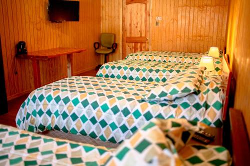 3 twin beds