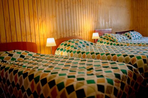 3 twin beds