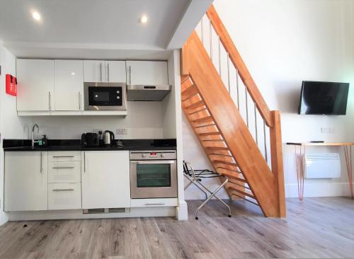 Hyde Park Superior Apartments - image 12