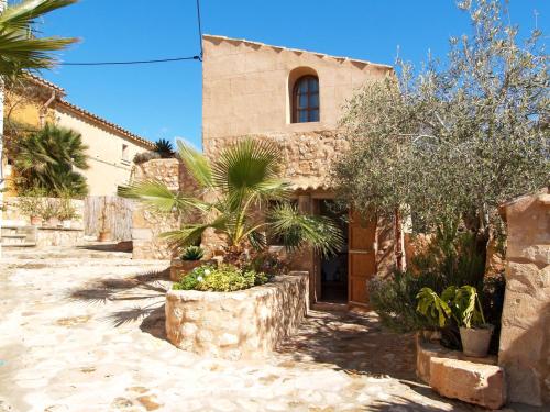  Holiday Home Can Xesquet - CDO245 by Interhome in SHorta