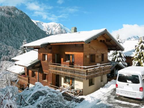 Apartment Le Petit Savoyard - CHL404 by Interhome Chatel