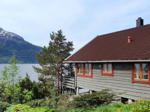 B&B Tjoflot - Chalet Eiknes - FJH412 by Interhome - Bed and Breakfast Tjoflot