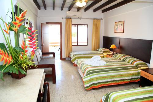 3 twin beds
