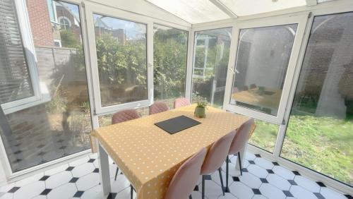 Picture of Town Centrebicbeach - Pet Friendly With Garden & Parking