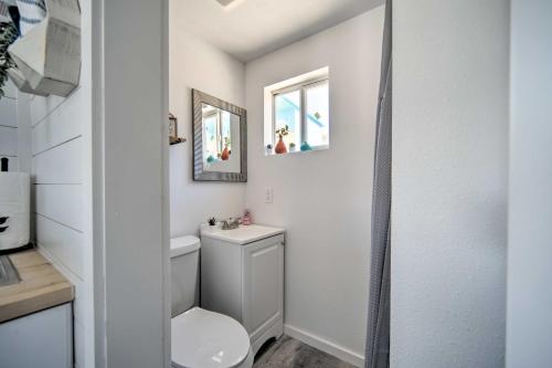 Modern Studio with Mtn Views and Lake On-Site!, Canyon Lake (photo 9)