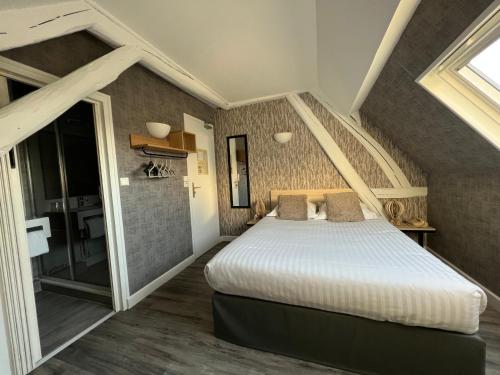 淋浴間, 托耶酒店 (Hotel De Troyes) in 聖皮耶爾廣場