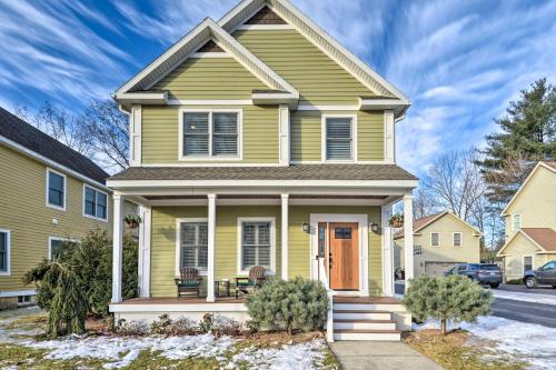 Stunning House with Deck, Game Room and Home Gym!