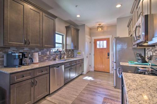 Lampe Retreat with Pool Access - Walk to Lake! in Lampe, USA