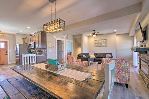 Lampe Retreat with Pool Access - Walk to Lake! in Lampe, USA