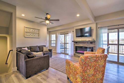 Lampe Retreat with Pool Access - Walk to Lake! in Lampe, USA