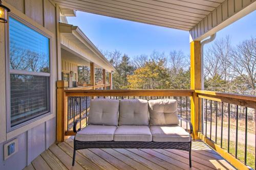 Lampe Retreat with Pool Access - Walk to Lake! Lampe Retreat with Pool Access - Walk to Lake!