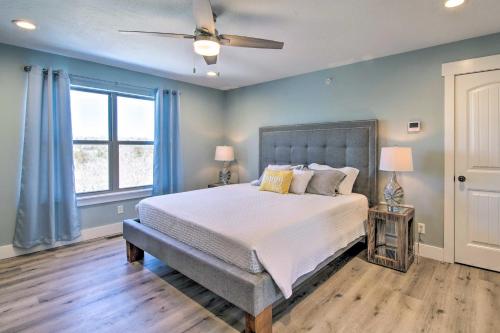 Lampe Retreat with Pool Access - Walk to Lake! Lampe Retreat with Pool Access - Walk to Lake!