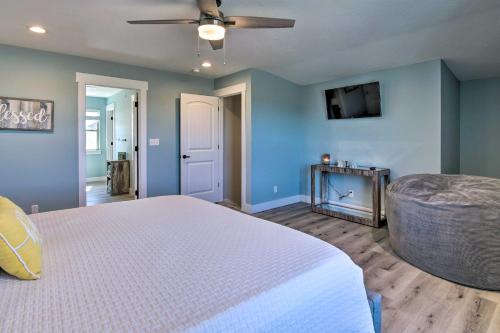 Lampe Retreat with Pool Access - Walk to Lake! Lampe Retreat with Pool Access - Walk to Lake!