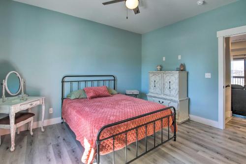 Lampe Retreat with Pool Access - Walk to Lake! Lampe Retreat with Pool Access - Walk to Lake!