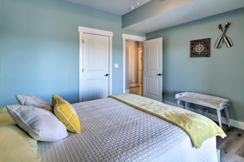 Lampe Retreat with Pool Access - Walk to Lake! Lampe Retreat with Pool Access - Walk to Lake!