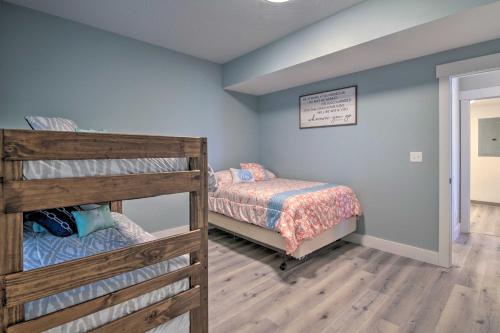 Lampe Retreat with Pool Access - Walk to Lake! Lampe Retreat with Pool Access - Walk to Lake!