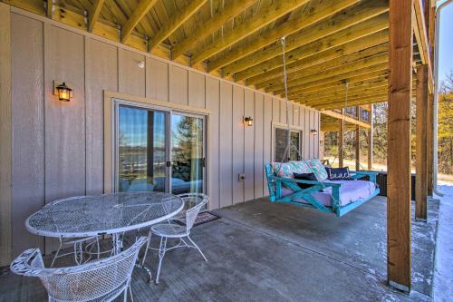 Lampe Retreat with Pool Access - Walk to Lake! Lampe Retreat with Pool Access - Walk to Lake!