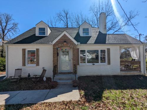 Exterior view, eKstasis Hostel & Urban Farm in Cascade Road